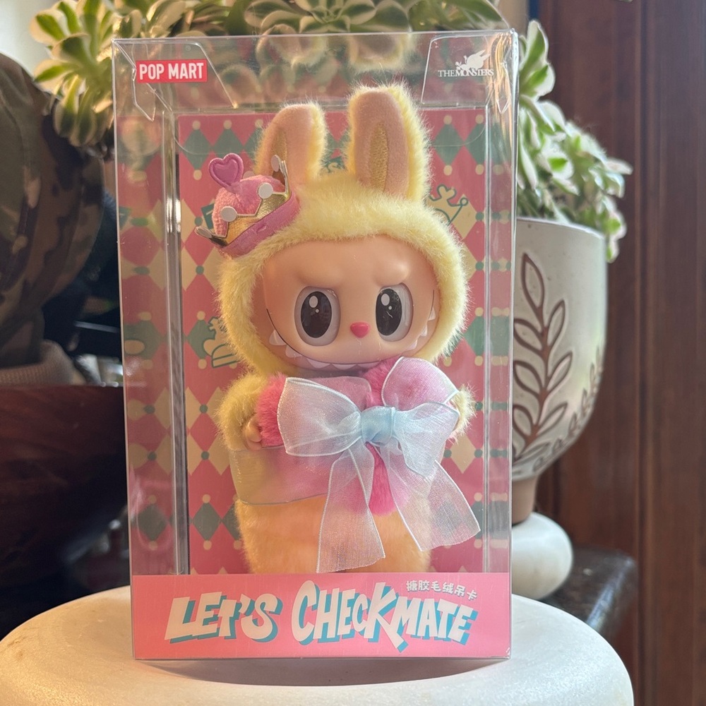 Pop Mart Let's Checkmate Queen Figure